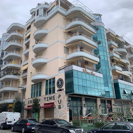Tony Apartment Vlorë Buitenkant foto