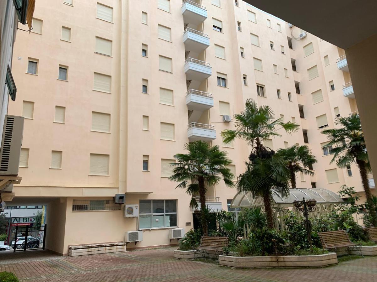 Tony Apartment Vlorë Buitenkant foto
