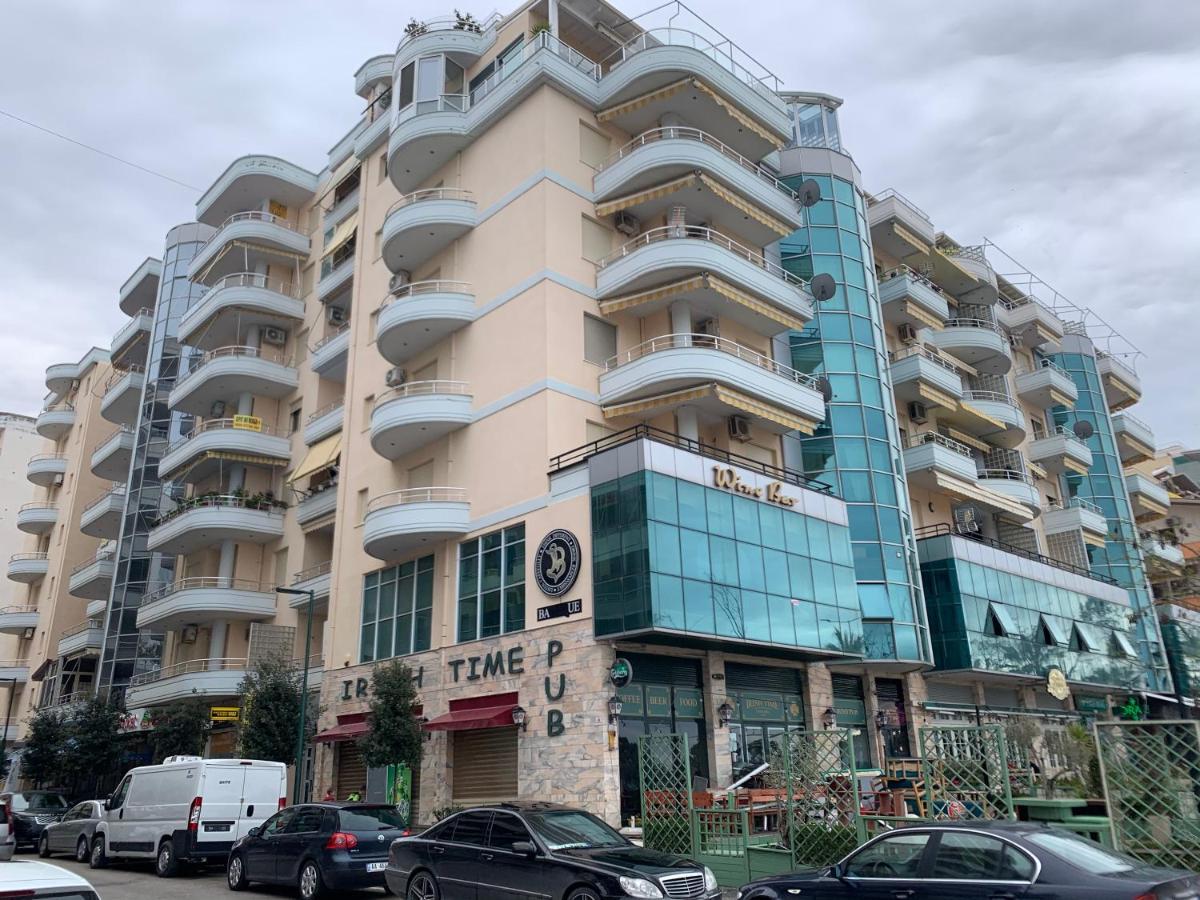 Tony Apartment Vlorë Buitenkant foto