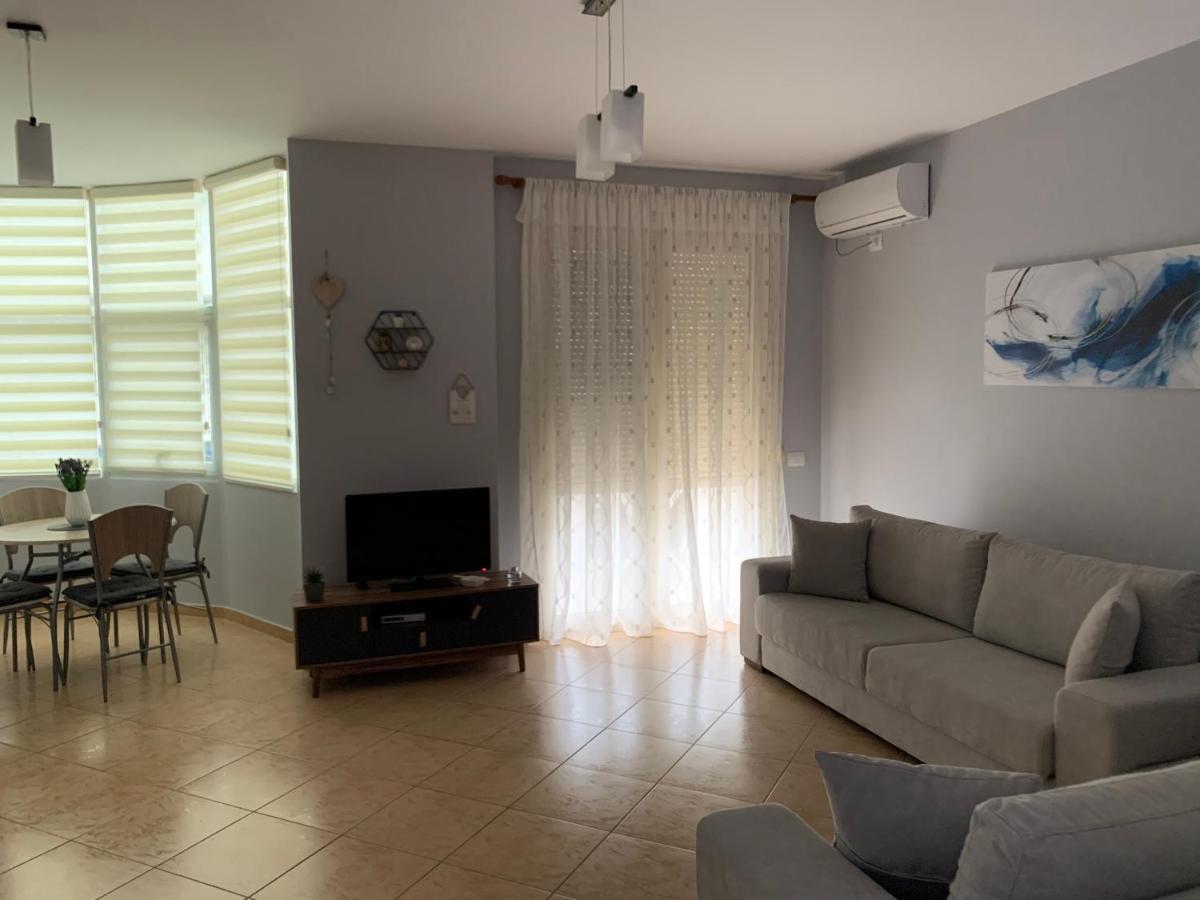 Tony Apartment Vlorë Buitenkant foto