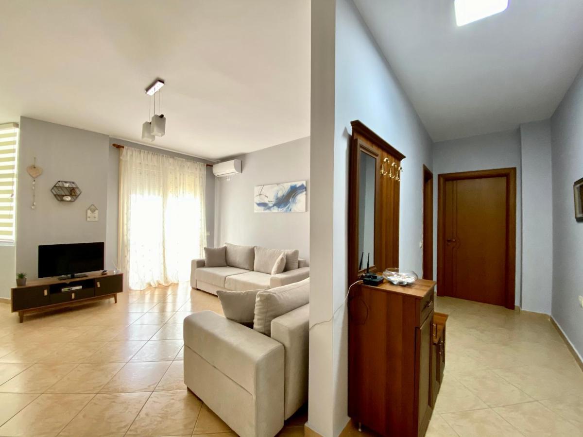 Tony Apartment Vlorë Buitenkant foto